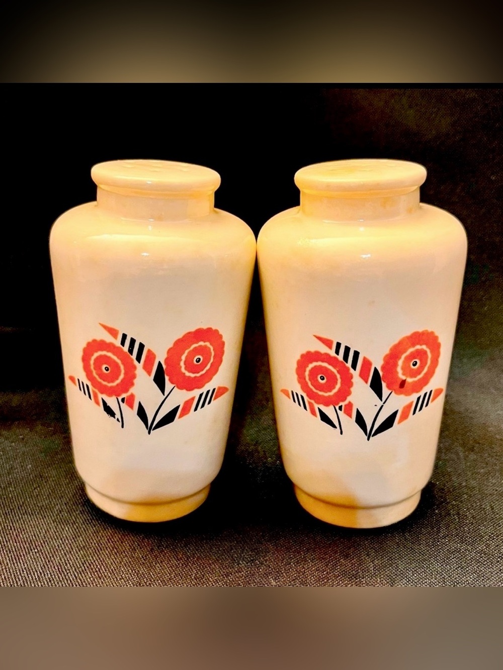 VTG Universal Potteries Seminole Salt & Pepper Shakers Art Deco Orange Kitchen